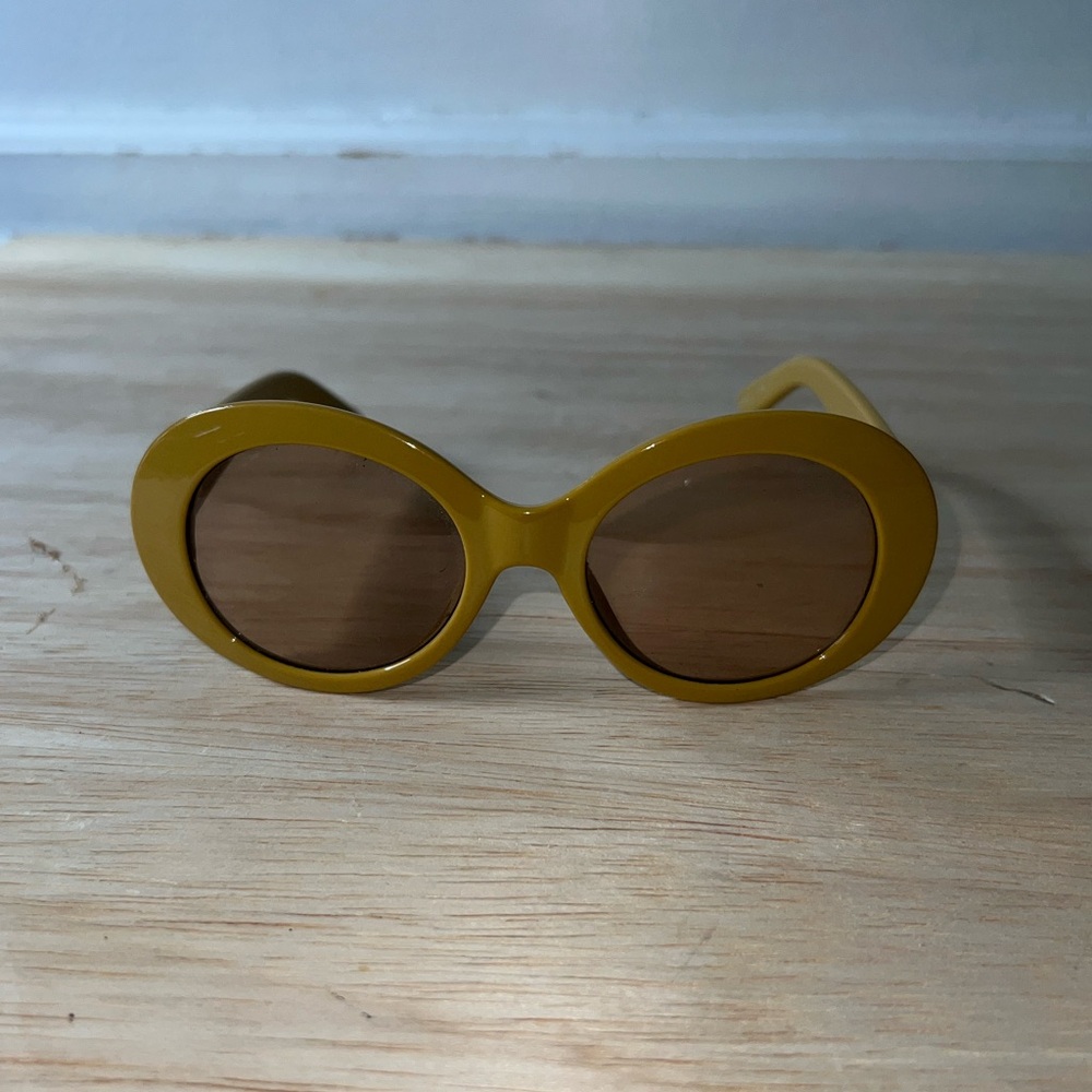 Chic Oval Sunglasses - Mustard Yellow